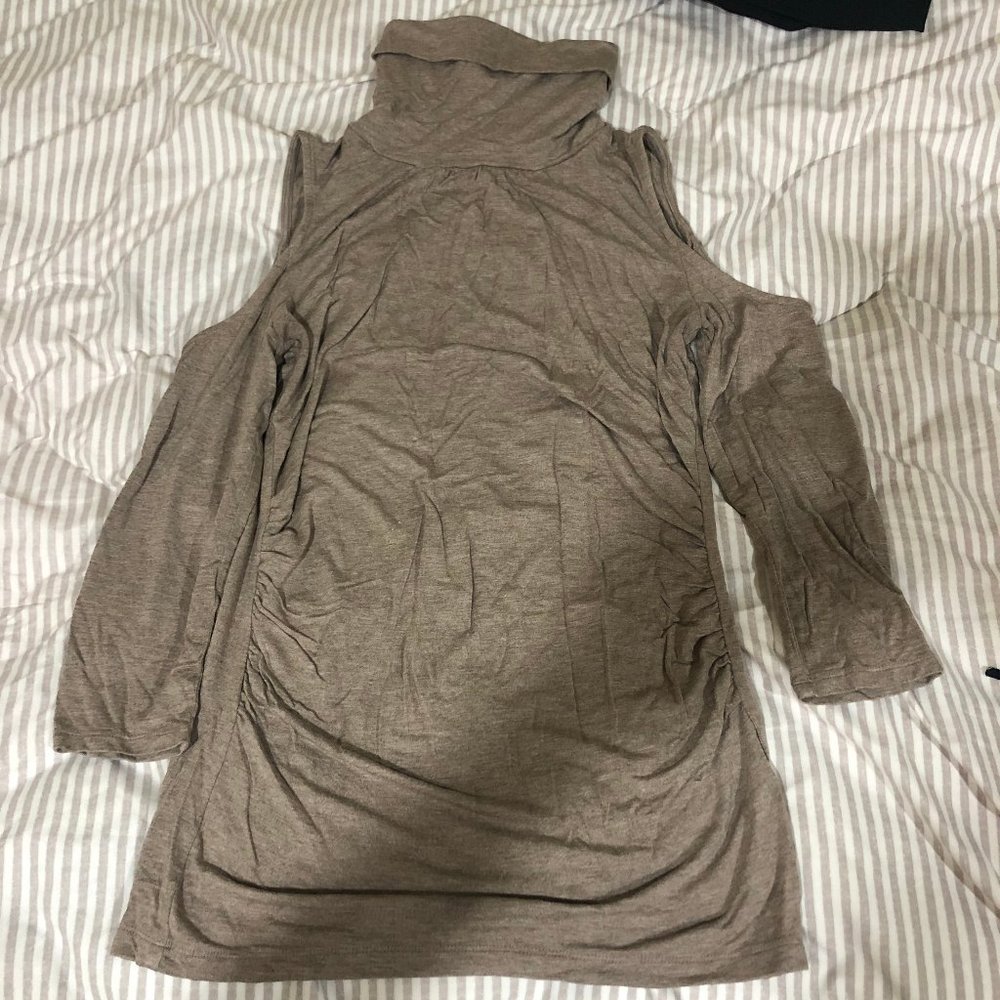 NY&CO gray/tan cold shoulder turtle neck Size XS